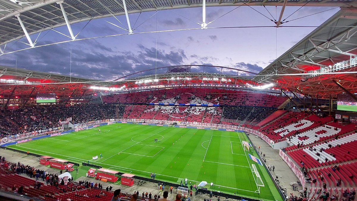 Red Bull Arena Leipzig: Từ Di Tích Lịch Sử Đến Sân vận động Hiện Đại Hàng Đầu Châu Âu