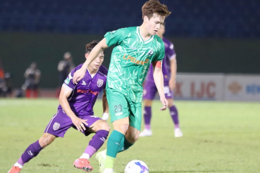 Hình ảnh CLB Ninh Bình và Becamex TP HCM